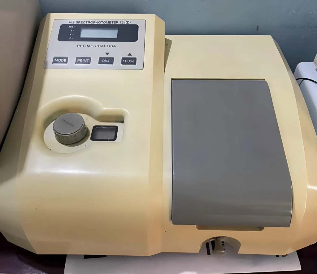 Photo of a benchtop visible spectrophotometer of the kind laboratories use to measure sample absorbance