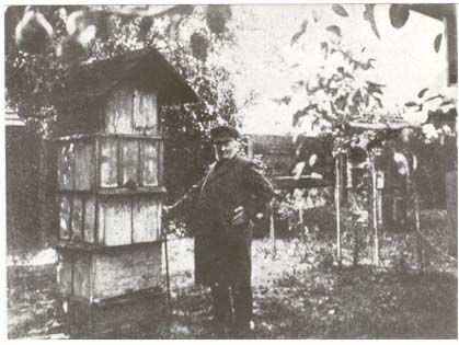 Johann Dzierzon in his apiary at Lowkowice, photographed in 1901