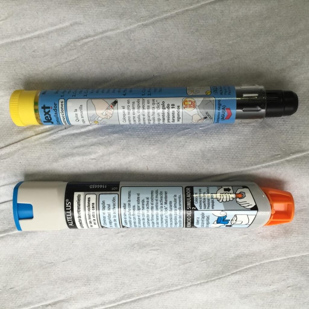 Epinephrine autoinjector devices used to treat anaphylaxis in an emergency