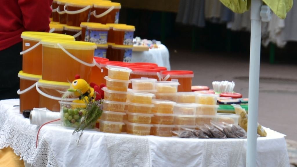 Assorted honey jars displayed at a market stall, similar to multi-jar corporate gift assortments