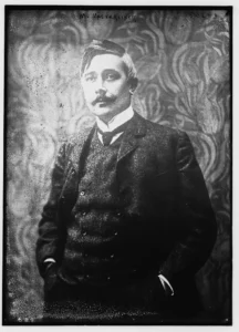 Black and white 1915 portrait photograph of Maurice Maeterlinck