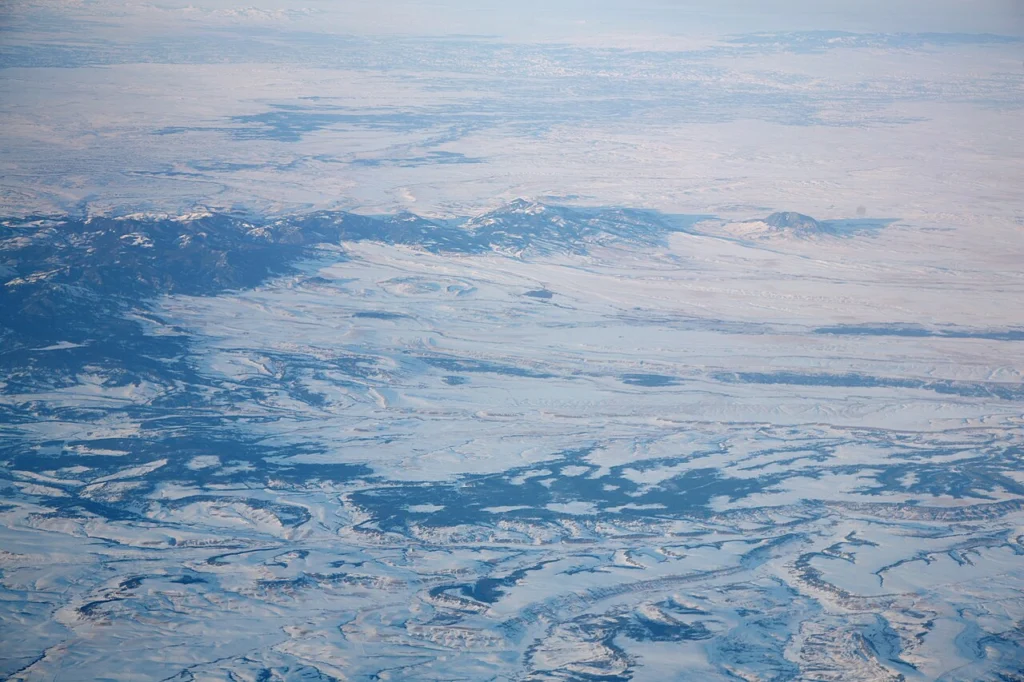Aerial view of Montana's mountain rangeland, the kind of open landscape behind the state's 3-mile buffer rule between commercial apiary sites