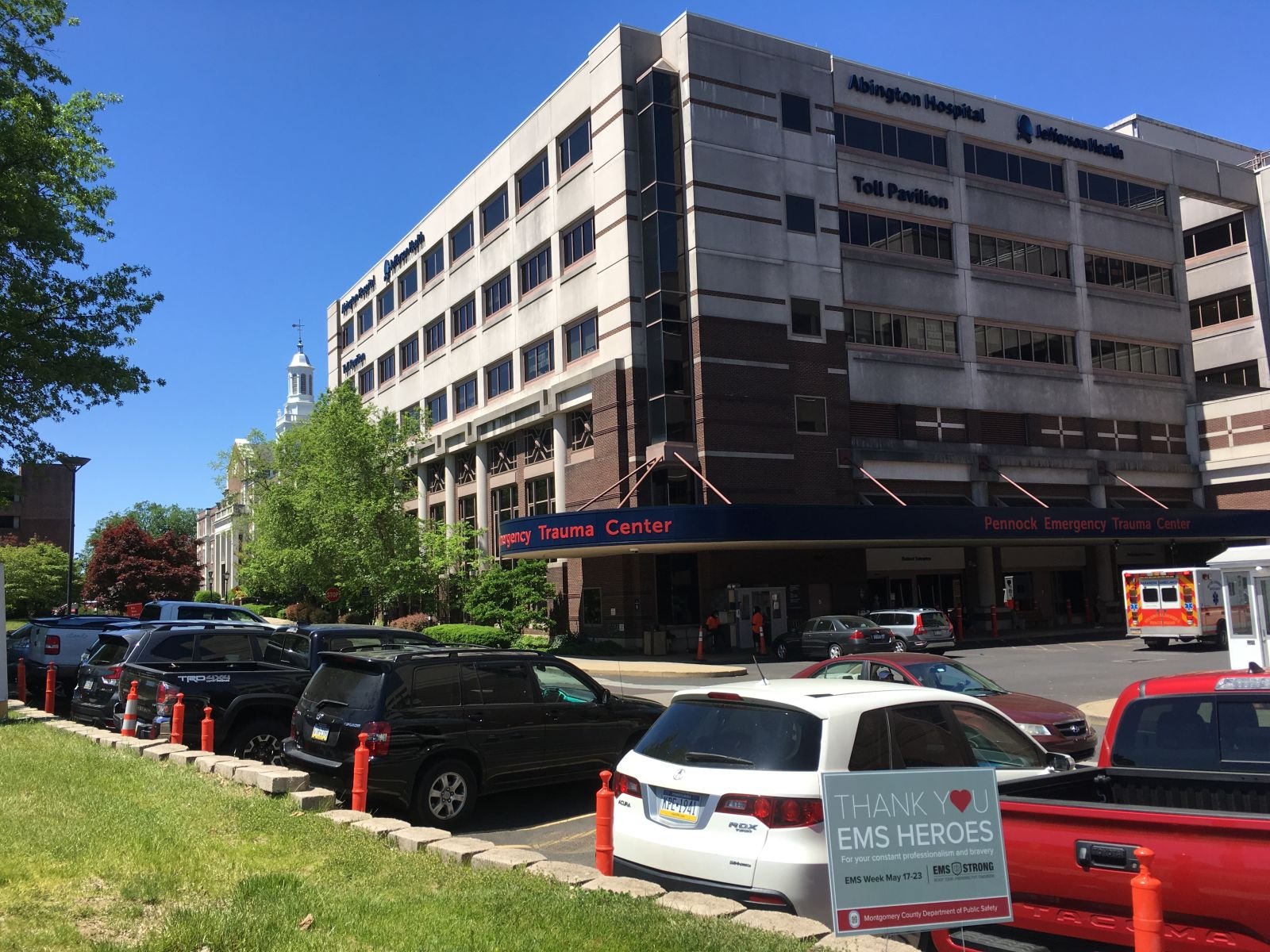 Exterior entrance of a hospital emergency room, the kind of facility that billed one bee sting patient $12,000